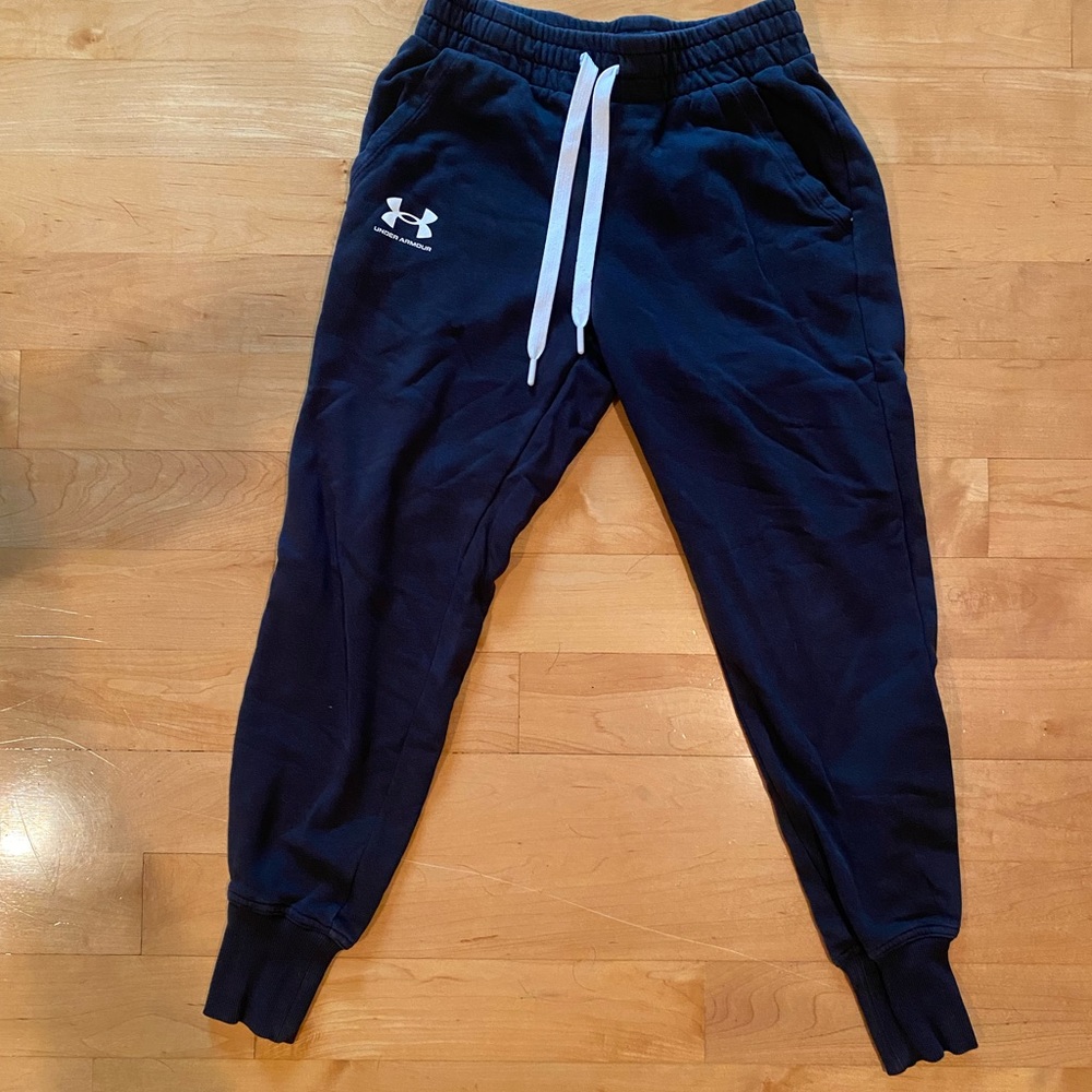 Womens like new Under Armour joggers size xs- loose fit